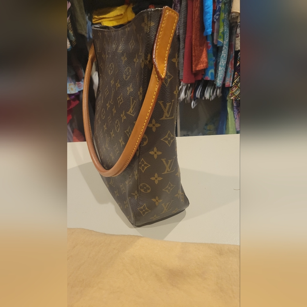Louis Vuitton Monogram Looping GM One Strap Bag - Picture 4 of 10